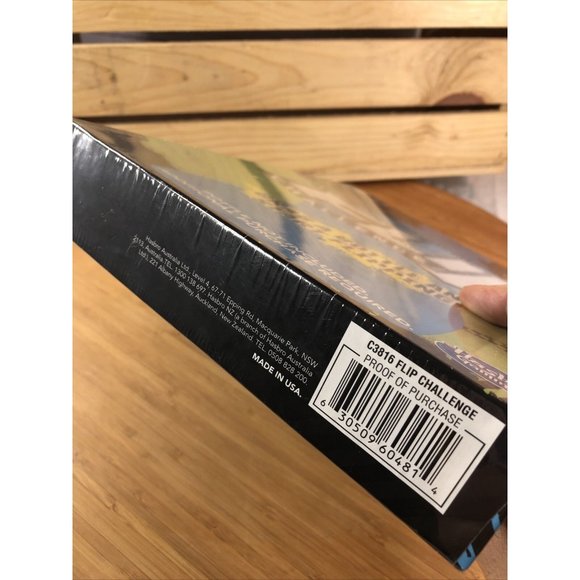 Hasbro Gaming Flip Challenge: 40 Awesome Challenges 2017 Game ages 7+ New sealed - Picture 5 of 6